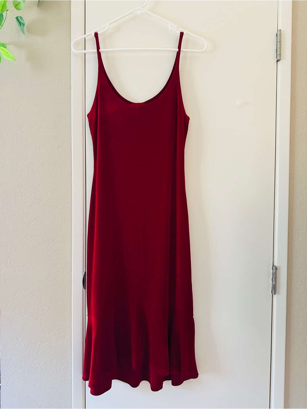 VTG 90’s Amanda Paris London New York Sleek Wine Red Midi Slinky -Large